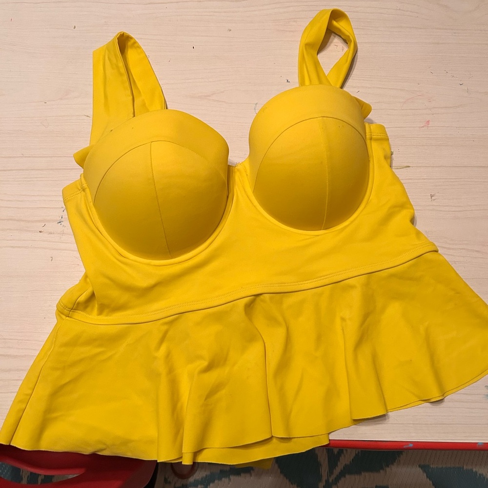 Women’s Torrid plus size Yellow Peplum Swim Top size 2